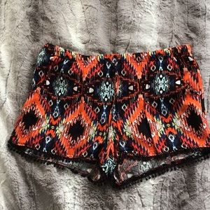 Aztec shorts with pockets and Pom Pom trim.